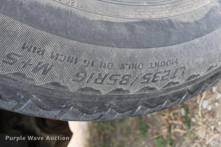 image for item DC7621 1997 Ford F350 Crew Cab flatbed pickup truck