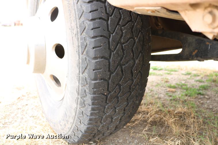 image for item DC7621 1997 Ford F350 Crew Cab flatbed pickup truck