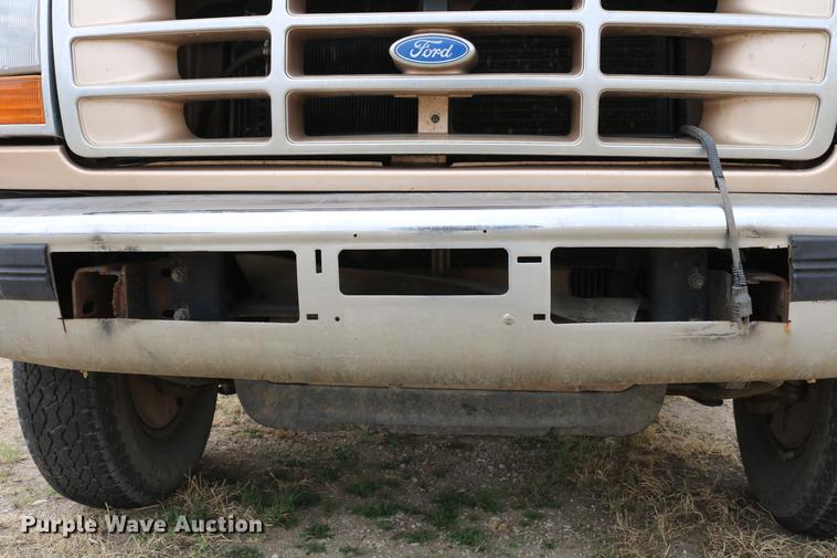 image for item DC7621 1997 Ford F350 Crew Cab flatbed pickup truck