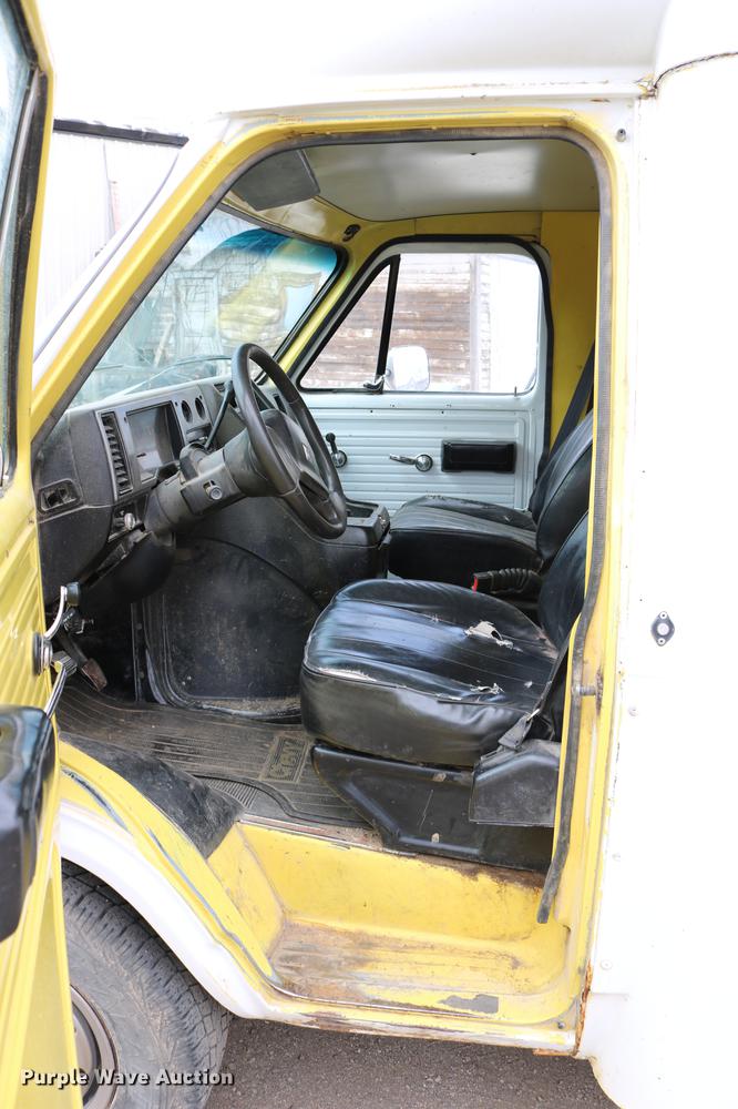 image for item DC7627 1992 GMC Vandura G3500 van