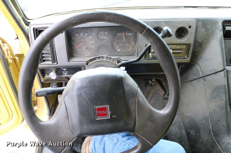 image for item DC7627 1992 GMC Vandura G3500 van