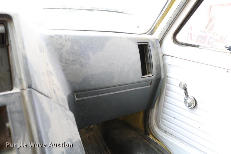 image for item DC7627 1992 GMC Vandura G3500 van