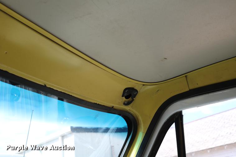 image for item DC7627 1992 GMC Vandura G3500 van