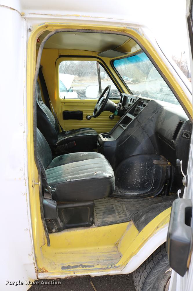 image for item DC7627 1992 GMC Vandura G3500 van