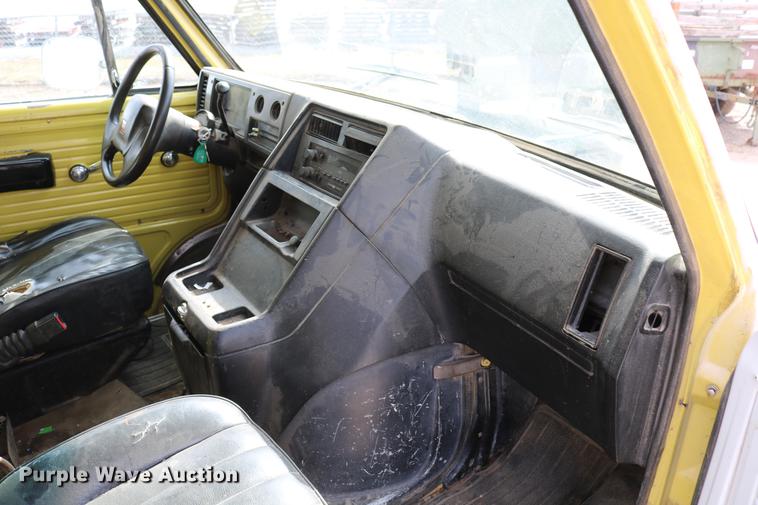 image for item DC7627 1992 GMC Vandura G3500 van