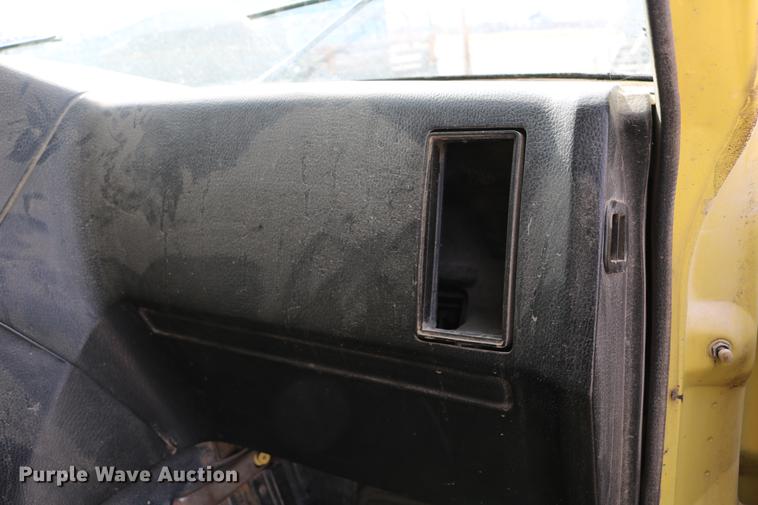 image for item DC7627 1992 GMC Vandura G3500 van