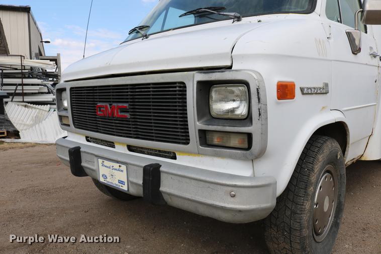 image for item DC7627 1992 GMC Vandura G3500 van