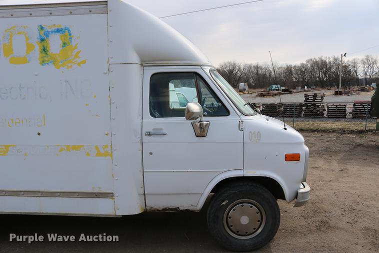 image for item DC7627 1992 GMC Vandura G3500 van