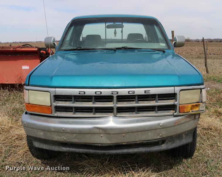 image for item DC7647 1994 Dodge Dakota Club Cab pickup truck