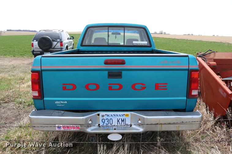 image for item DC7647 1994 Dodge Dakota Club Cab pickup truck