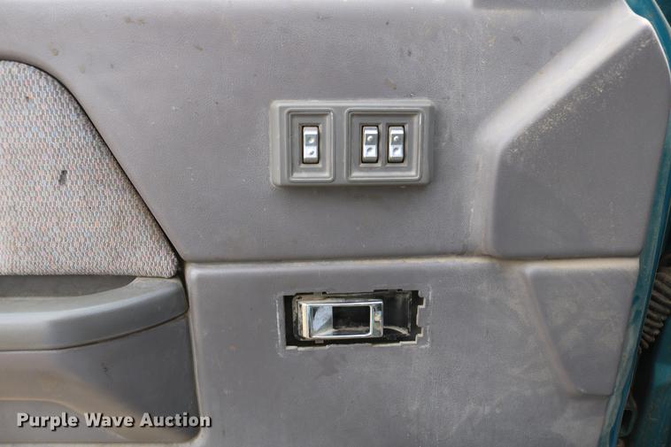 image for item DC7647 1994 Dodge Dakota Club Cab pickup truck