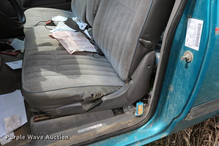 image for item DC7647 1994 Dodge Dakota Club Cab pickup truck