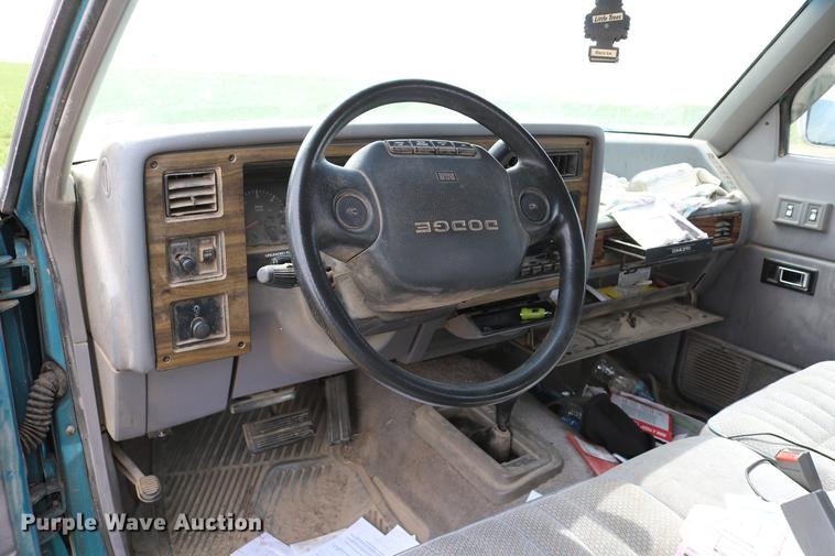 image for item DC7647 1994 Dodge Dakota Club Cab pickup truck