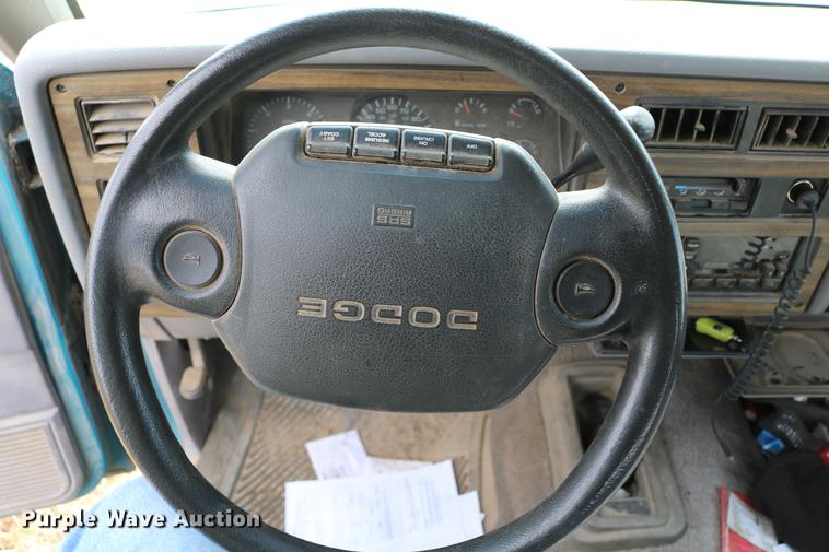 image for item DC7647 1994 Dodge Dakota Club Cab pickup truck