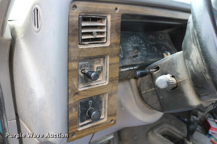 image for item DC7647 1994 Dodge Dakota Club Cab pickup truck