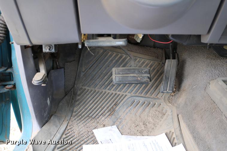 image for item DC7647 1994 Dodge Dakota Club Cab pickup truck