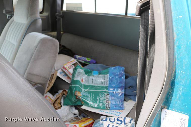 image for item DC7647 1994 Dodge Dakota Club Cab pickup truck