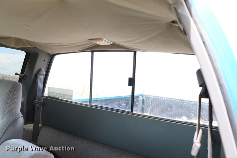 image for item DC7647 1994 Dodge Dakota Club Cab pickup truck