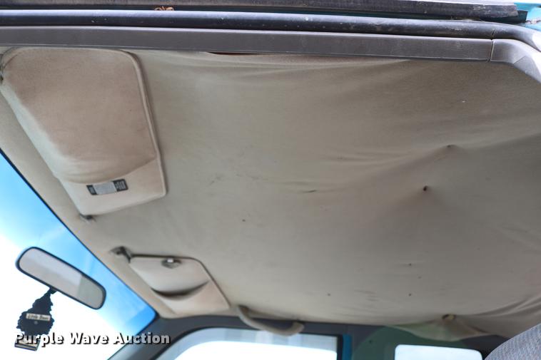 image for item DC7647 1994 Dodge Dakota Club Cab pickup truck