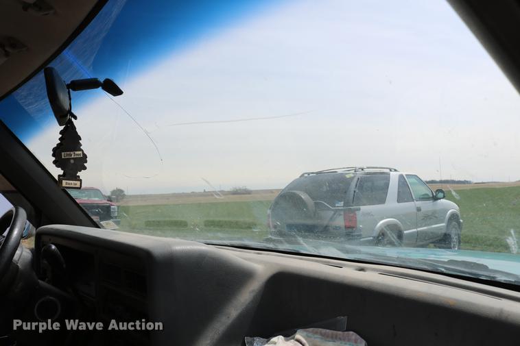 image for item DC7647 1994 Dodge Dakota Club Cab pickup truck