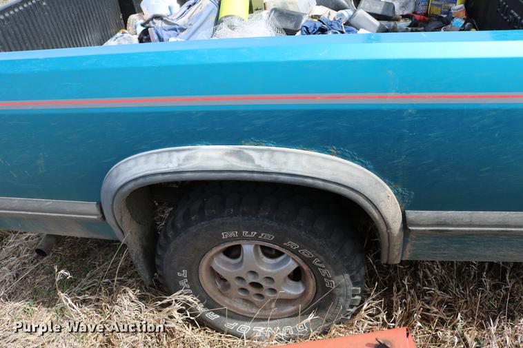 image for item DC7647 1994 Dodge Dakota Club Cab pickup truck