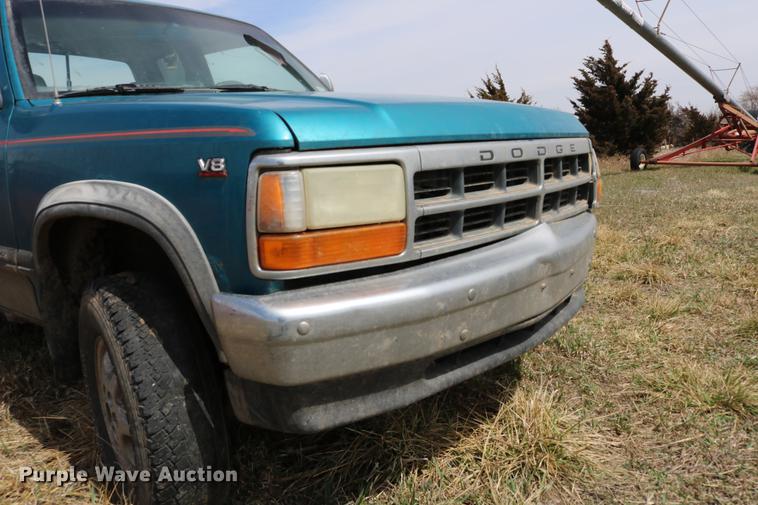 image for item DC7647 1994 Dodge Dakota Club Cab pickup truck