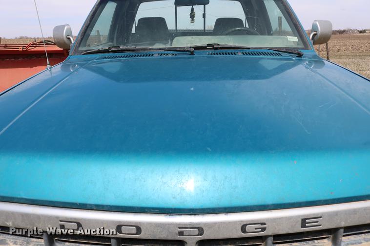 image for item DC7647 1994 Dodge Dakota Club Cab pickup truck