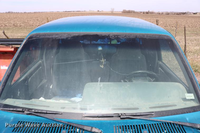 image for item DC7647 1994 Dodge Dakota Club Cab pickup truck