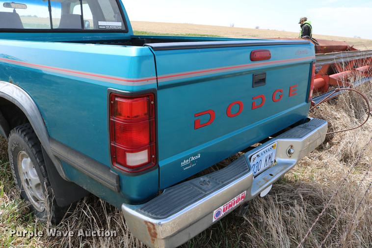 image for item DC7647 1994 Dodge Dakota Club Cab pickup truck
