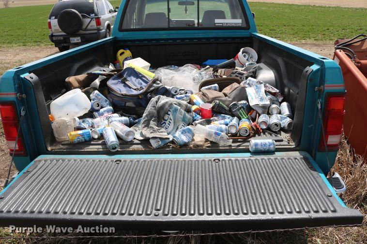 image for item DC7647 1994 Dodge Dakota Club Cab pickup truck