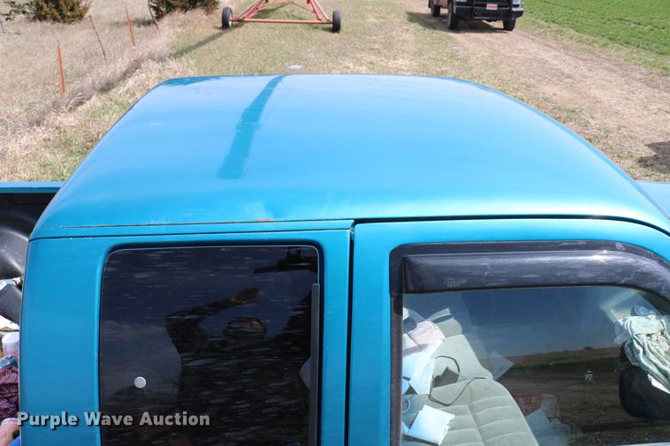 image for item DC7647 1994 Dodge Dakota Club Cab pickup truck