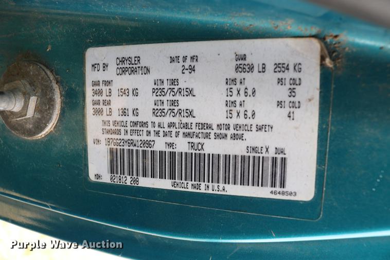 image for item DC7647 1994 Dodge Dakota Club Cab pickup truck