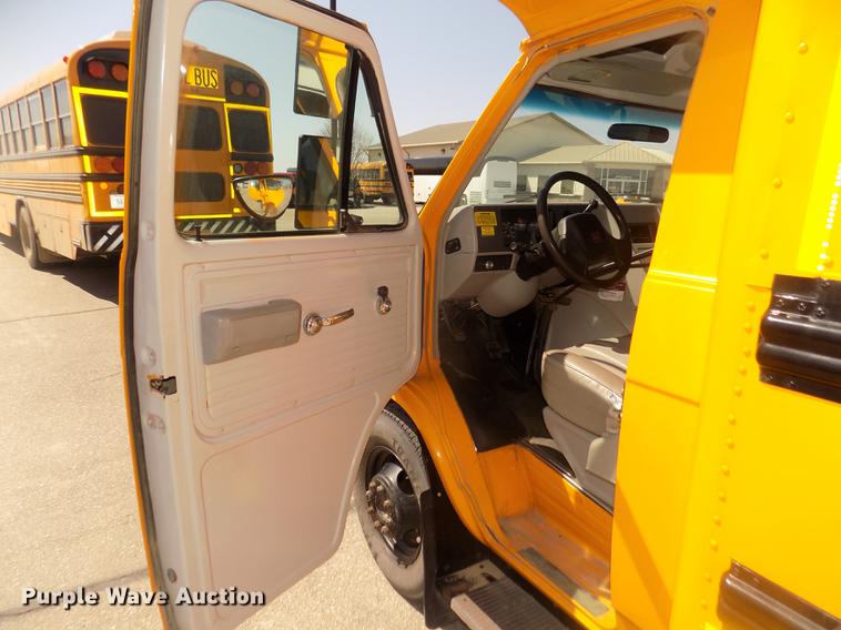 image for item DD2779 1995 GMC G3500 Vandura school bus