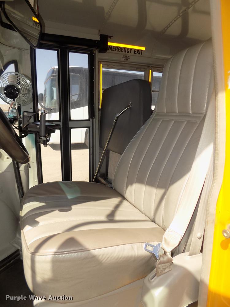 image for item DD2779 1995 GMC G3500 Vandura school bus