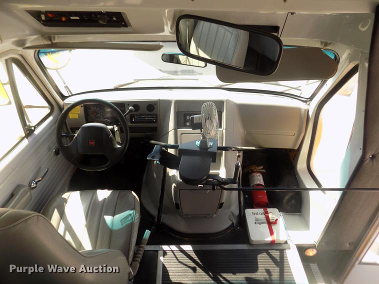 image for item DD2779 1995 GMC G3500 Vandura school bus