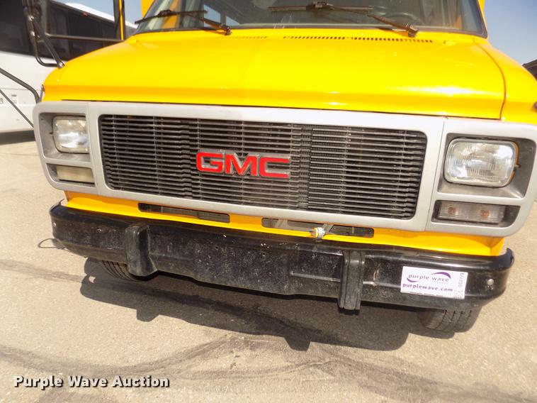 image for item DD2779 1995 GMC G3500 Vandura school bus
