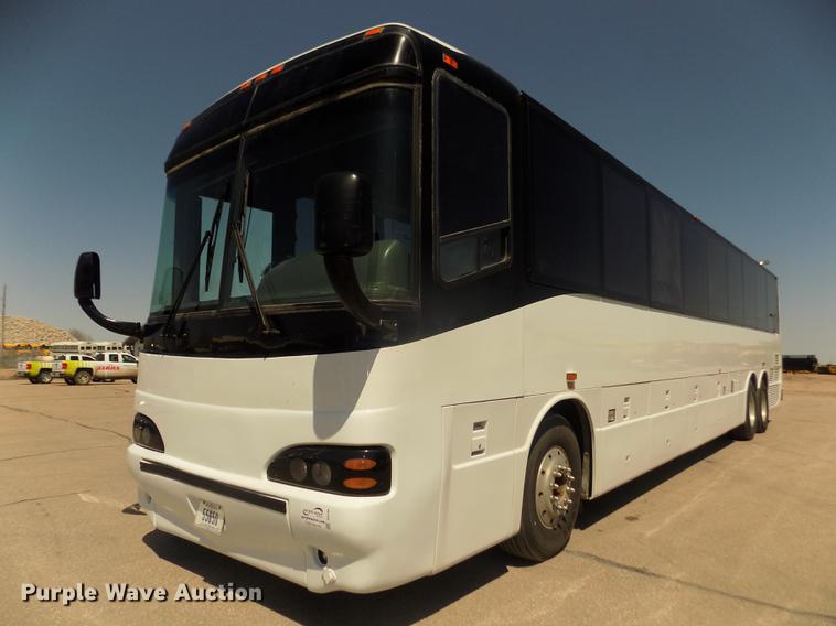 image for item DD2780 2004 Blue Bird Express 4500 coach bus