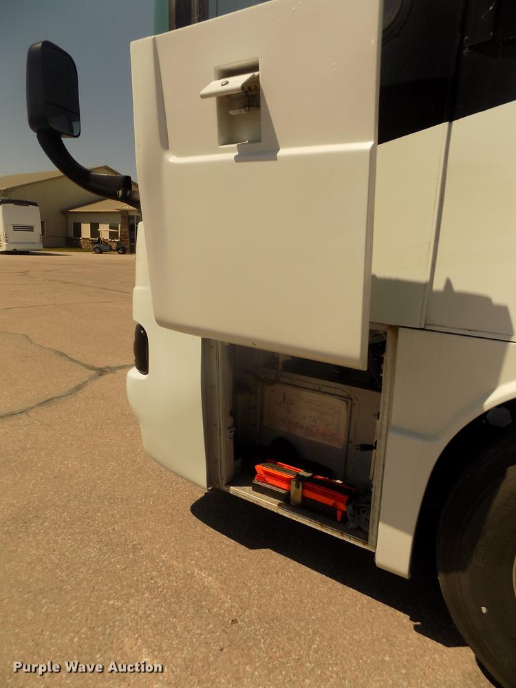 image for item DD2780 2004 Blue Bird Express 4500 coach bus