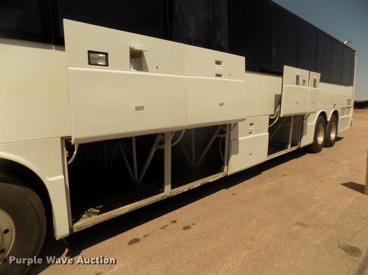 image for item DD2780 2004 Blue Bird Express 4500 coach bus