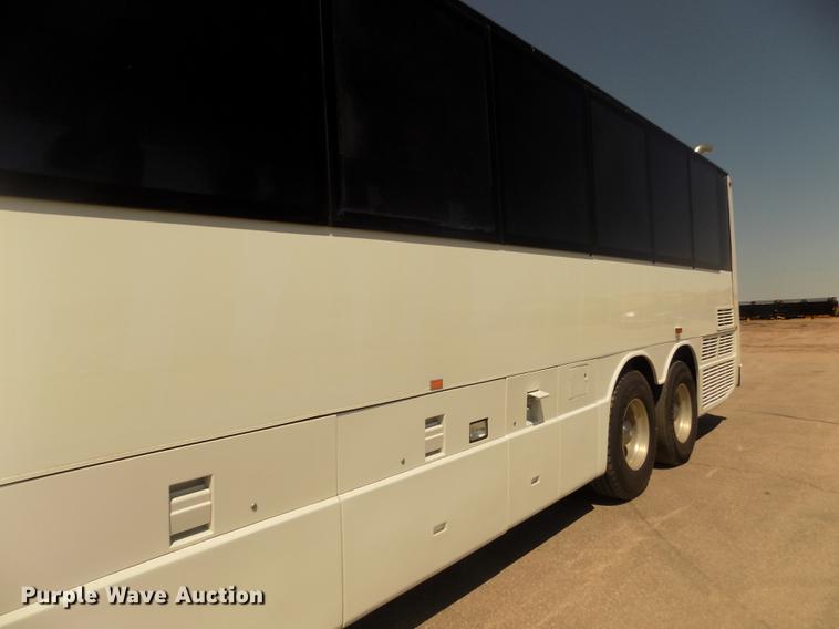 image for item DD2780 2004 Blue Bird Express 4500 coach bus