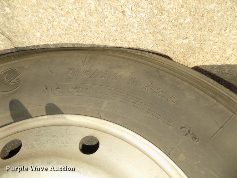 image for item DD2780 2004 Blue Bird Express 4500 coach bus