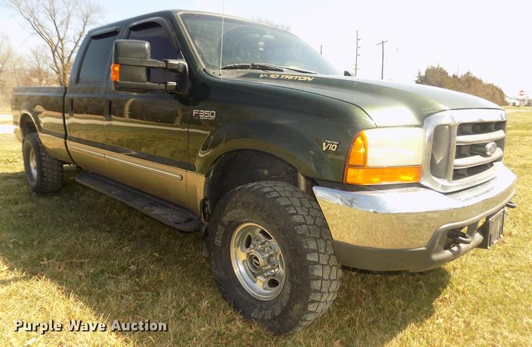 image for item DD2789 2000 Ford F350 Super Duty Lariat Crew Cab pickup truck