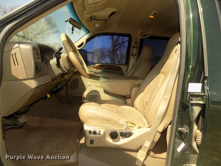 image for item DD2789 2000 Ford F350 Super Duty Lariat Crew Cab pickup truck