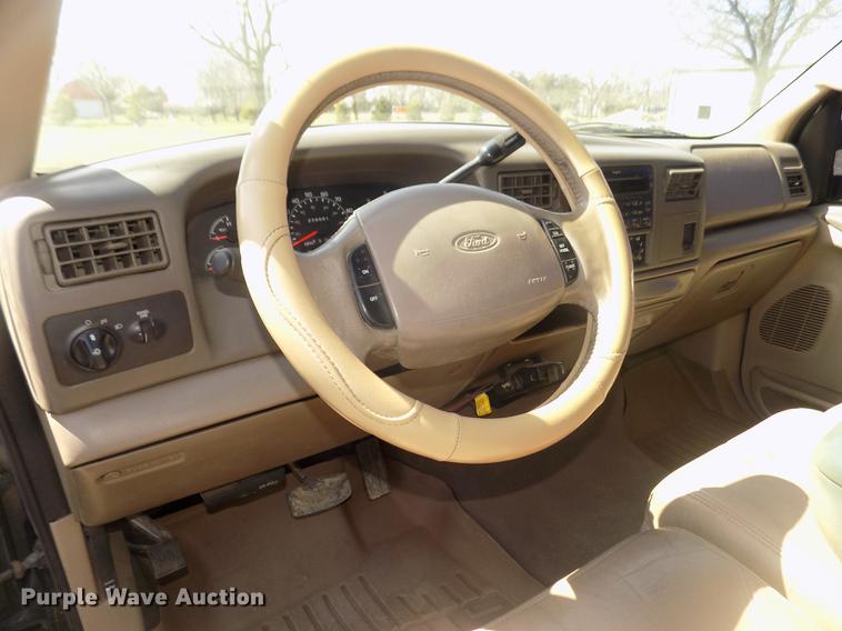 image for item DD2789 2000 Ford F350 Super Duty Lariat Crew Cab pickup truck