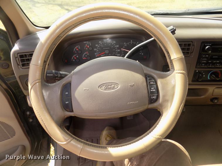 image for item DD2789 2000 Ford F350 Super Duty Lariat Crew Cab pickup truck