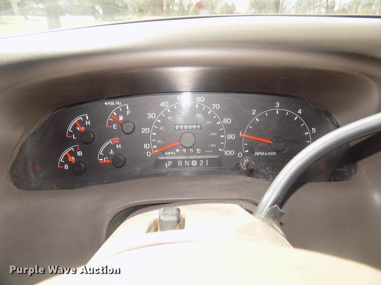 image for item DD2789 2000 Ford F350 Super Duty Lariat Crew Cab pickup truck