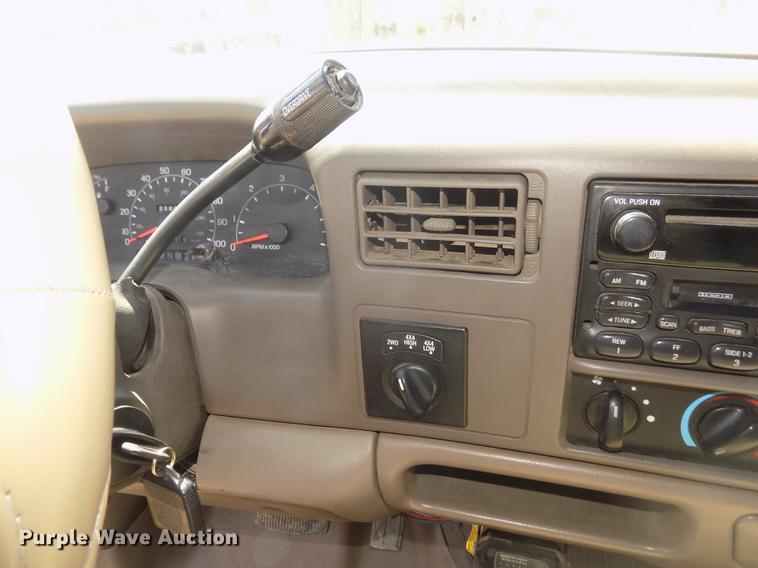 image for item DD2789 2000 Ford F350 Super Duty Lariat Crew Cab pickup truck