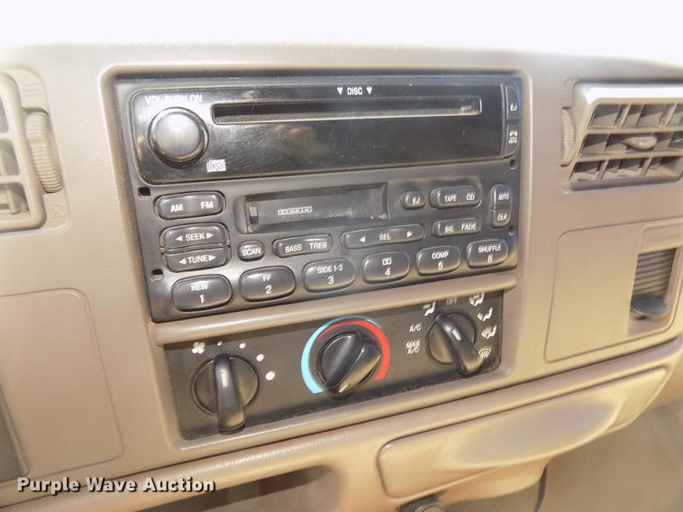 image for item DD2789 2000 Ford F350 Super Duty Lariat Crew Cab pickup truck