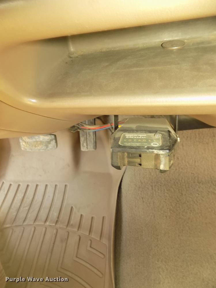 image for item DD2789 2000 Ford F350 Super Duty Lariat Crew Cab pickup truck