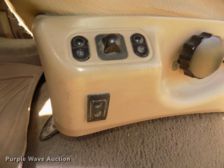 image for item DD2789 2000 Ford F350 Super Duty Lariat Crew Cab pickup truck